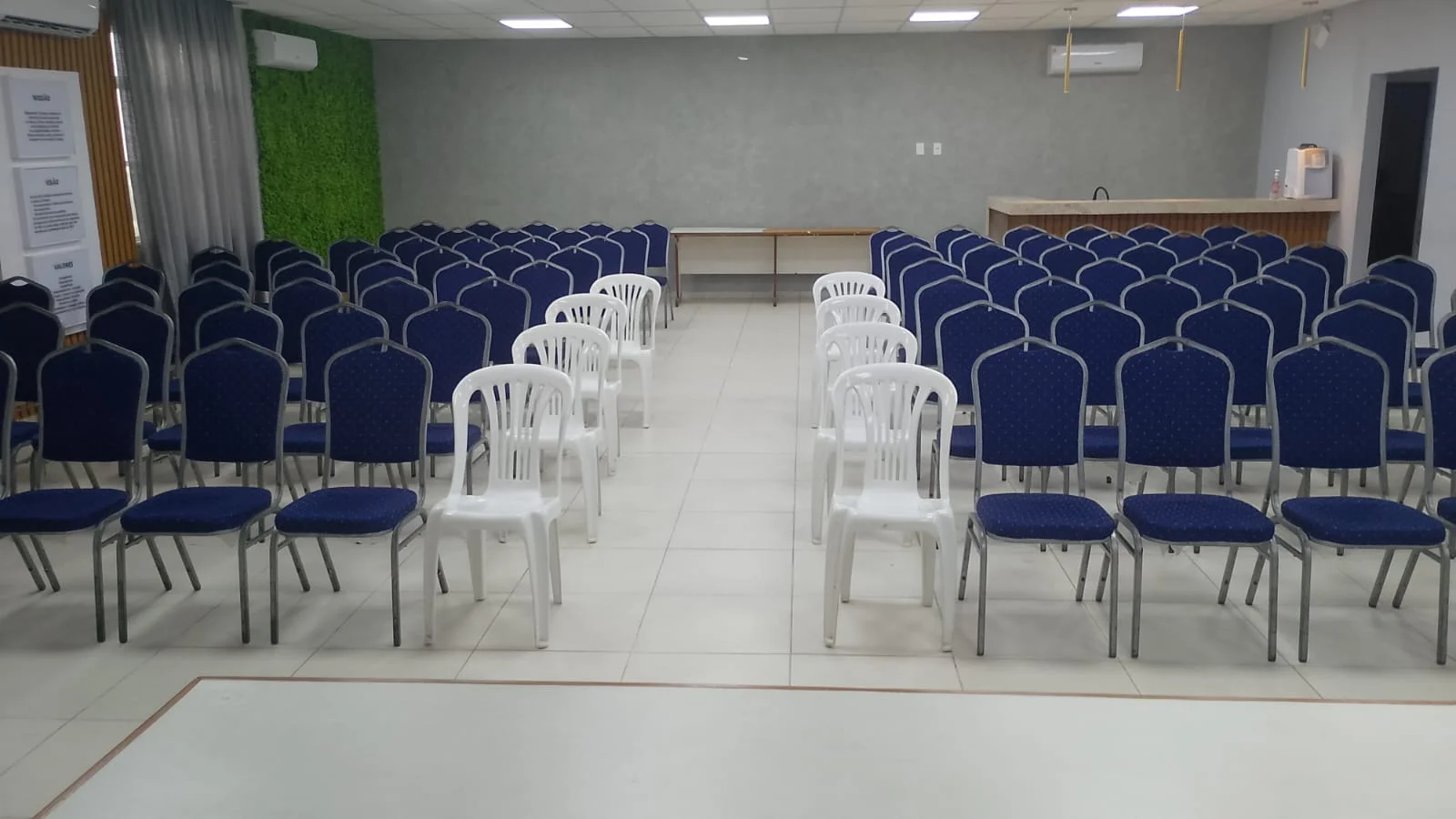 80 Cadeiras acochoadas