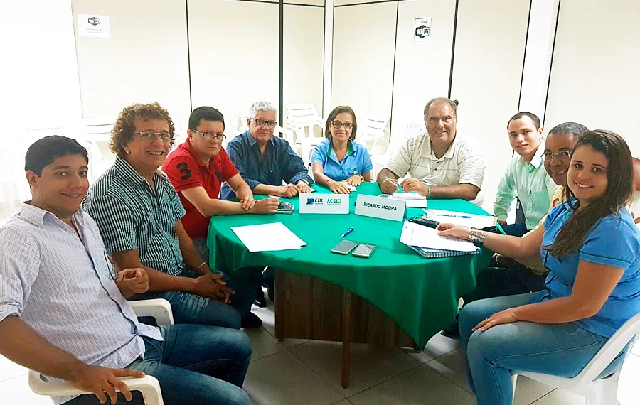 ACE e CDL apresentam o termo de compromisso à Ricardo Moura